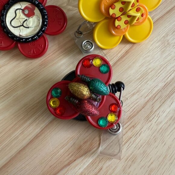 Seasonal Retractable ID Badge Holders Set Of 7 Snowman Scarecrow Xmas Lights Pum - Picture 4 of 9